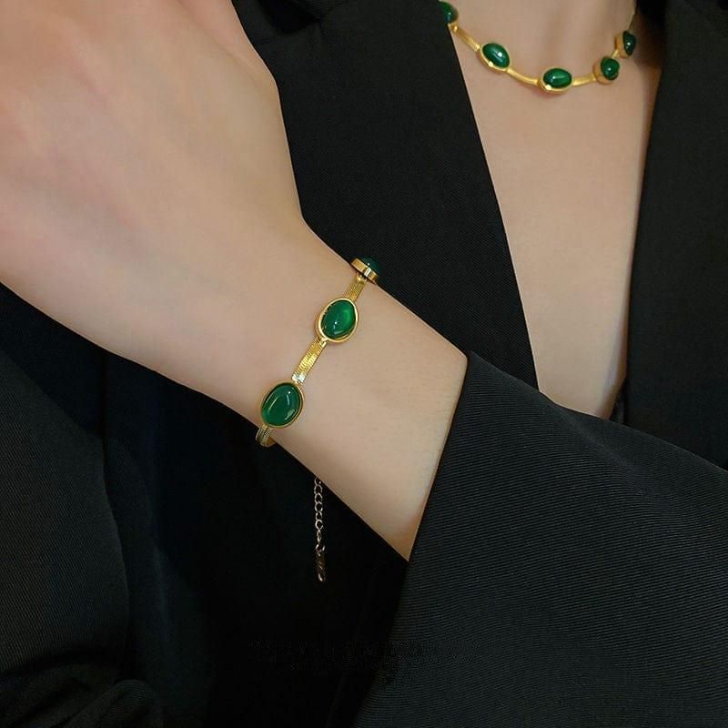 Oval Green Crystal Pendant Necklace Set with Bracelet – Elegant Jewelry for Women